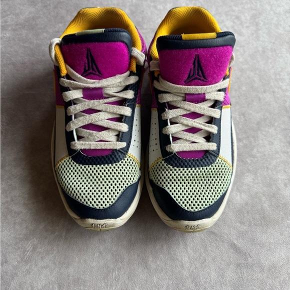 Nike Ja 1 SE Camp Ja Big Kids' Basketball Shoes - Picture 3 of 9